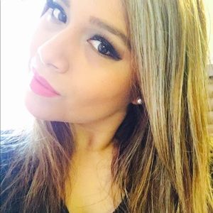 Meet your Posher, Ana